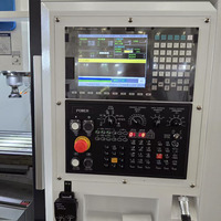 Fournisseur chinois RHY Brand BT40 Centre d'usinage vertical CNC 5 axes VMC1377 haute précision avec commande Syntec pour pièces automobiles