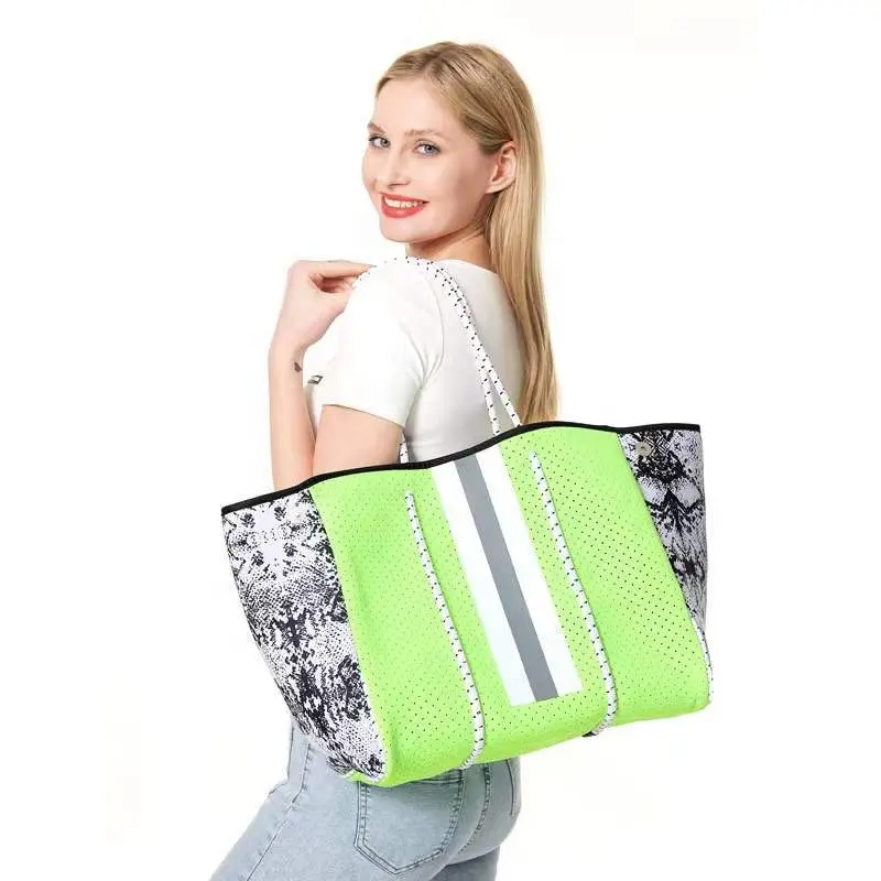 Borsa da spiaggia da donna estate 2024 borse da donna in Neoprene borse da donna con cuscino alla moda borse in poliestere Unisex Hasp stock o personalizzate