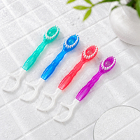 Brosse à dents jetable 5-en-1 rafraîchissante pour l'haleine avec fil dentaire et gratte-plaque, portable et emballée individuellement, en vrac pour le camping