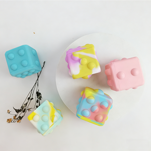 Juguete Sensorial de Silicona Personalizado, Bola Antiestrés 3D para Apretar y Aliviar el Estrés - Product Image 3