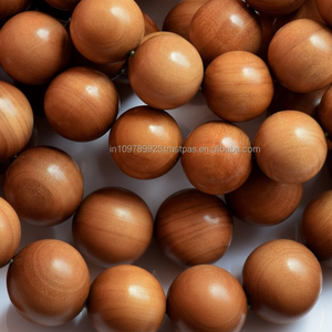 Bracelet Mala en bois de santal écologique et tendance, avec un parfum boisé doux, bijou artisanal élégant, brun doré foncé naturel - Product Image 1