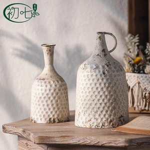 Jarrón de Metal Rústico con Textura Martillada, Tamaño Grande, Hecho a Mano para Decoración del Hogar - Product Image 4