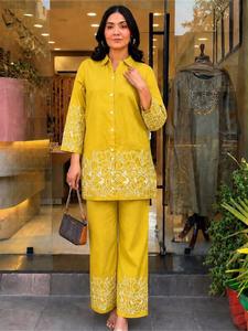 Ensemble de vêtements en rayonne de créateur avec haut brodé lourd et pantalon palazzo assorti, tenue ethnique élégante pour mariage, fête ou festival - Product Image 4