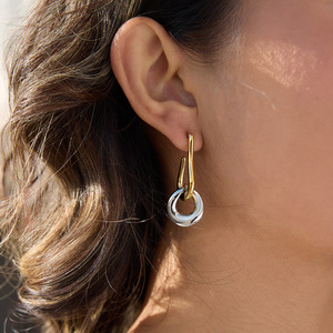 ต่างหูห่วงสองสีแบบวงแหวนคู่ สแตนเลสสตีล 18K ดีไซน์เรขาคณิต สำหรับผู้หญิง เครื่องประดับหรูหราเบาๆ ของขวัญ - Product Image 3