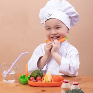 Assiette repas bébé en silicone antidérapante en forme de carotte avec compartiments, ventouse et ensemble cuillère-fourchette-paille - Product Image 4