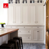 Armoires en bois bicolores Allandcabinet avec portes en verre et îlot en marbre, armoires de cuisine personnalisables de style Shaker