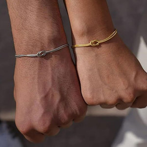 Bracelet et jonc de luxe personnalisés en acier inoxydable 316L plaqué or PVD 14k 18k pour femme, bracelet de couple - Product Image 1