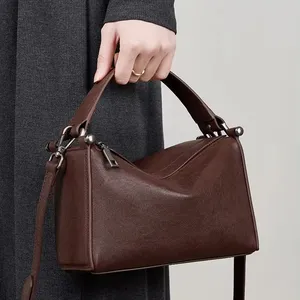 Siyah hakiki deri özel Logo Crossbody el çantaları bayan için yüksek kalite fabrika Outlet markalı moda trendi çanta