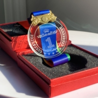 Fournisseur Médaille de sport design personnalisé Médailles en verre cristal clair avec ruban Médaille en cristal souvenir