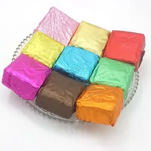 Özel Logo tek kullanımlık gıda sınıfı çikolata alüminyum folyo ambalaj kağıdı renkli şeker folyo ambalaj kağıdı