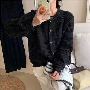 Suéter cárdigan de invierno para mujer, nueva lana gruesa, suelta, <span class=keywords><strong>manga</strong></span> murciélago, botón informal, logotipo tejido en la parte delantera, <span class=keywords><strong>chaqueta</strong></span>, Tops, venta al por mayor - Product Image 6