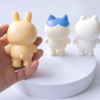 Netzgewickeltes Sensorisches Fidget-Spielzeug Weiches PU-Quetschspielzeug Langsam Zurückfedernde Puppenform Stressball Quetschbares Fidget-Spielzeug Dekoration für Geschenke