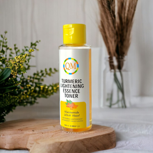 Suero Aclarante de Cúrcuma QM 20mL combina cúrcuma y ácido hialurónico para iluminar la piel, reducir puntos negros y mejorar la luminosidad. - Product Image 1