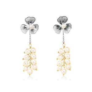 Boucles d'oreilles pendantes en acier inoxydable 316L plaqué or PVD, design fleur durable et résistant - Product Image 2