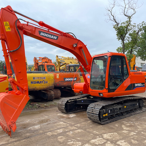 รถขุดไฮดรอลิกแบบตีนตะขาบ Doosan DH220 มือสอง ปี 2023 ผลิตในเกาหลี สภาพดี กำลัง 90 กิโลวัตต์ พร้อมเครื่องยนต์ มอเตอร์ ปั๊ม และเกียร์บ็อกซ์ - Product Image 2