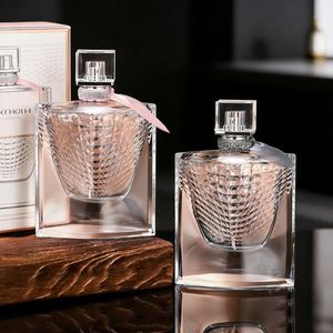 Prix usine – Flacons de parfum transparents de 75 ml à fond épais, portables, avec pulvérisateur à pression et bouchon motif écaille de poisson – Faible quantité minimale de commande - Product Image 2