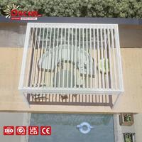 Pergola moderne en aluminium avec toit à lames motorisé et stores latéraux pour jardin, patio, balcon et cour arrière