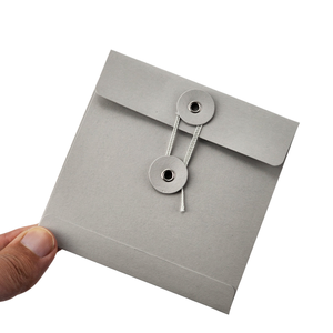 Hochwertiger Kraftpapier-Umschlag mit Schnurverschluss, quadratisch, individuell gestaltbar - Product Image 4