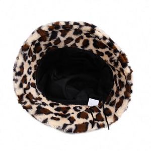 Chapeau d'hiver tendance en peluche imprimé léopard pour femme, style bob chaud et élégant pour l'extérieur – Vente en gros - Product Image 2