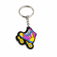 Porte-clés personnalisé en caoutchouc en forme de patin à roulettes, joli breloque en forme de chaussure de sport pour la décoration de sacs à dos, cadeau de fête, prix de gros