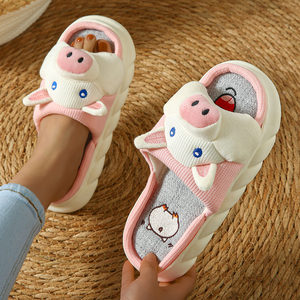 Pantoufles en lin pour femmes à imprimé animalier avec motif cochon mignon, logo personnalisé, antidérapantes, douces et confortables pour l'hiver et l'été - Product Image 6