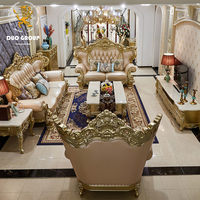 Premium Goldblatt-Finish & Gesteppte Lederpolsterung Wohnzimmermöbel Hochwertiges Barockes Goldgeschnitztes Holzsofa-Set