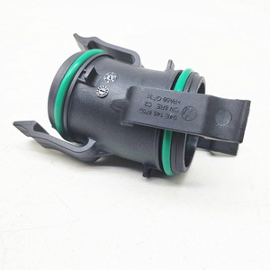 Tuyau d'interface de turbocompresseur Volkswagen 04E145875 EA211 en plastique pour remplacement et réparation - Product Image 1