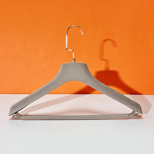 ไม้แขวนสูทพร้อมตะขอกลมผ้ากำมะหยี่ไม้แขวนเสื้อผ้ากำมะหยี่สีเทา - Product Image 5