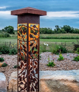 Sculpture lumineuse en acier Corten pour village de vacances - Product Image 5