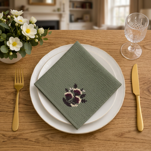 Serviette en coton avec broderie florale. Serviette de table en coton texturé vert sauge |   Nappe de table décorative haut de gamme pour la maison - Product Image 1