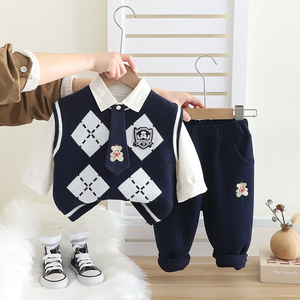 Ensemble de tenue coréenne pour garçons printemps/automne 2025, nouveau modèle <span class=keywords><strong>SJbb</strong></span> Guangdong, ensemble trois pièces pull ours en peluche avec cravate pour bébés - Product Image 6