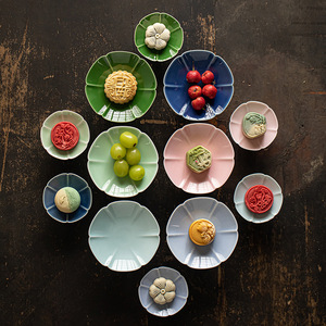 Assiette à fleurs en céramique de style rétro chinois, plateau à dessert en porcelaine, plat à fruits, plat à collations pour fête, design vintage de luxe - Product Image 1
