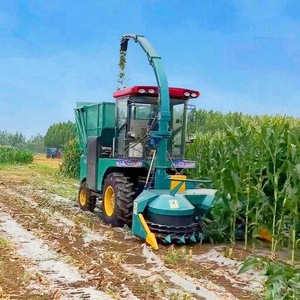 Cosechadora de Maíz de Alta Productividad con Tracción en las Ruedas Verdes para la Cosecha de Campos de Maíz - Product Image 1