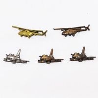 Épingles en émail personnalisées en alliage de zinc plaqué or, couleur Pantone, taille et forme personnalisées, sans minimum de commande, avec logo sur mesure, motif avion