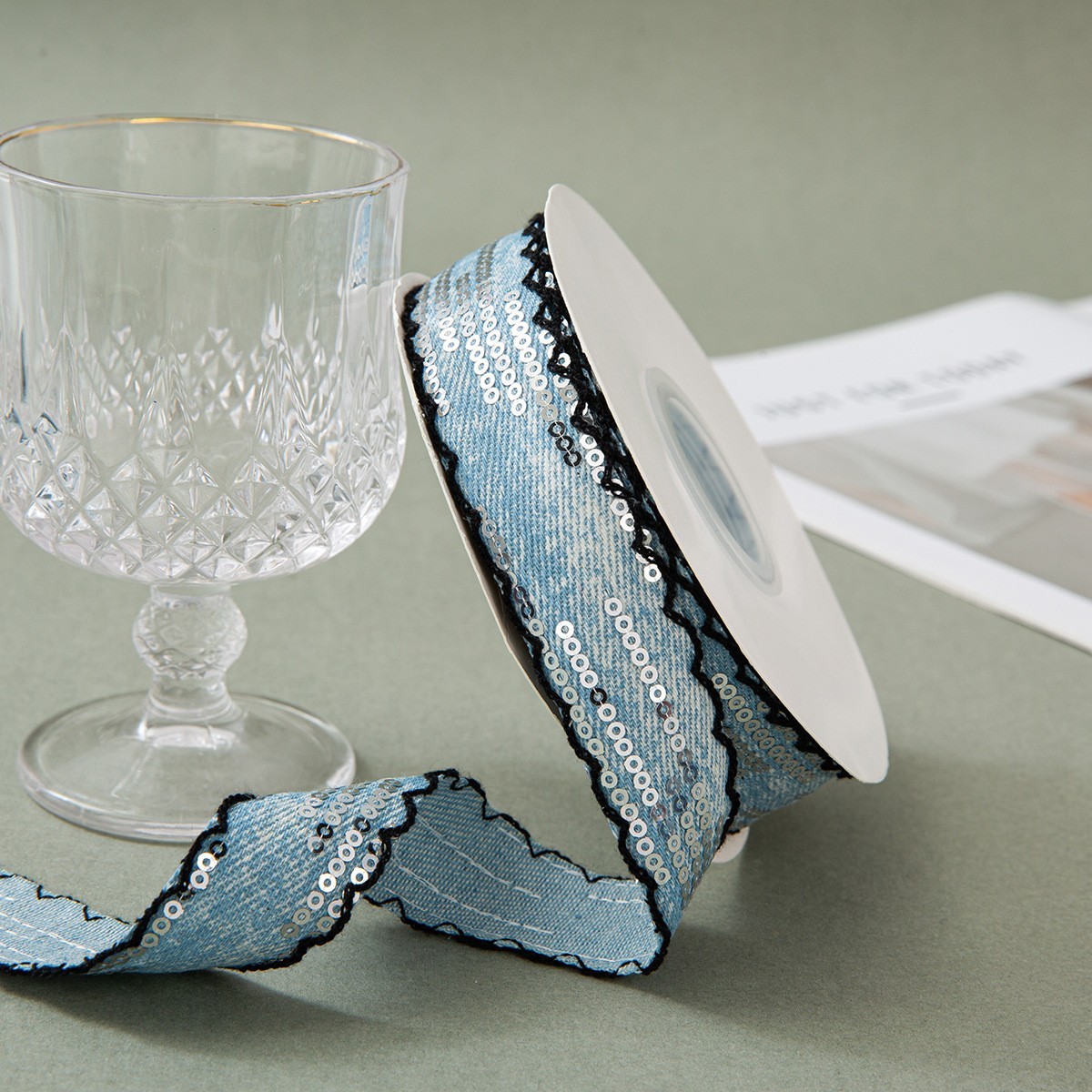 Bleu clair - Bord festonné avec paillettes
