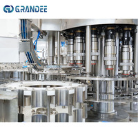 Machine de remplissage automatique haute vitesse 3-en-1 à 50 têtes pour bouteilles d'eau minérale sous pression négative