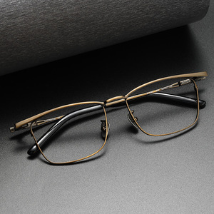2024 monture optique en titane pur haute qualité <span class=keywords><strong>lunettes</strong></span> de bonne qualité pour hommes et femmes montures de <span class=keywords><strong>lunettes</strong></span> Titan S-156T - Product Image 1