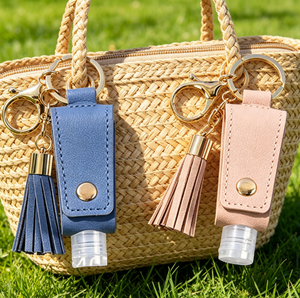 Porte-clés pendentif personnalisé en cuir PU avec pompon, nouveau modèle, pour flacon de désinfectant pour les mains portable, vente en gros sur mesure - Product Image 4