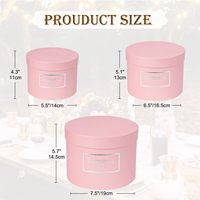 Boîte cadeau ronde en papier cartonné recyclé rose avec couvercles et laminage brillant
