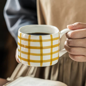 Tasse en céramique à carreaux avec anse, tasse à café ou à thé créative de 300 ml, portable pour la maison ou le bureau, vente en gros - Product Image 3