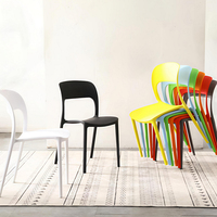 Chaise en polypropylène empilable, résistante aux taches, facile à nettoyer, pour la restauration, les restaurants, les cafés