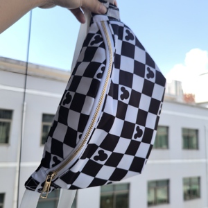 Sac banane bandoulière sans couture personnalisé, en nylon, imperméable, unisexe, avec fermeture éclair, en forme de coussin géant, thème Parc à thème Magic Kingdom, motif souris - Product Image 3