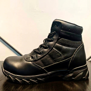 Bottes tactiques de combat montantes noires durables TSB204 en cuir avec panneaux en maille respirante et semelle antidérapante robuste pour hommes, idéales pour les missions sur le terrain - Product Image 1