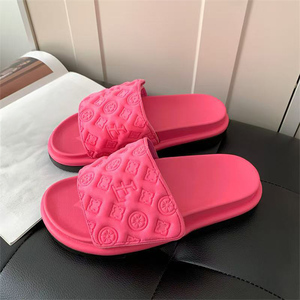 Vente en gros directe d'usine, pantoufles pour femmes en cuir véritable antidérapantes, à bout ouvert, avec logo embossé, de luxe, pour toutes les saisons - Product Image 3