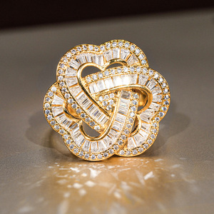 Anello a Forma di Cuore con Tre Petali per Donne, Delicato Gioiello da Dito in Stile Principessa alla Moda - Product Image 2