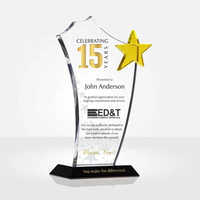 Vente chaude : Trophées et récompenses d'entreprise classiques en verre cristal K9 transparent avec impression UV personnalisée, base noire et étoile dorée jaune