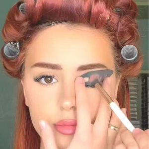 Plantilla Hipoalergénica Ovalada para Sombra de Ojos para Principiantes con Mango de Plástico para Looks de Maquillaje Smoky Eye - Product Image 3