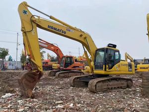 Excavadora Komatsu PC220 de 22 Toneladas, Usada, con Accesorio de Cucharón Hidráulico - Product Image 4