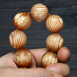 Bracciale in Legno d'Ambra Stile Folk Art, Legno di Agar del Nord-Est della Montagna Changbai, Ricco di Pino Cinese e Mingzi, Traslucido e Sicuro - Product Image 3