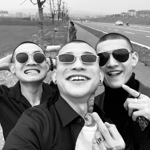 แว่นกันแดดสไตล์ยุโรปอเมริกันย้อนยุค กรอบเล็กทรงเหลี่ยมสไตล์เกาหลี แว่นตาแฟชั่นสำหรับผู้ชายและผู้หญิง สไตล์ฮ่องกงสุดอินเทรนด์ - Product Image 4